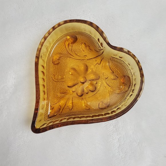 Vintage Amber Indiana Glass Heart Shaped Trinket Dish - Picture 2 of 3